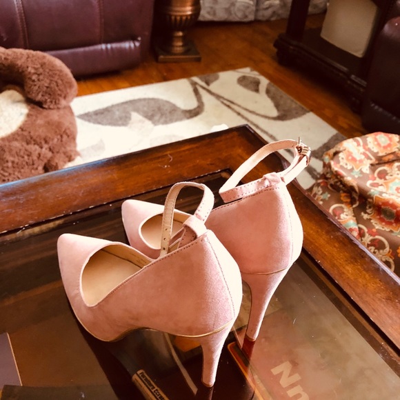 Shoes - Picture 6 of 8